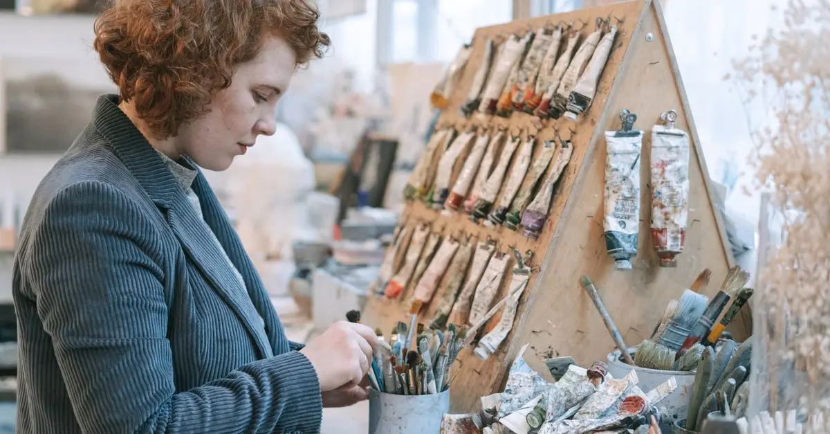 Essential Tips for Aspiring Artists to Build Confidence
