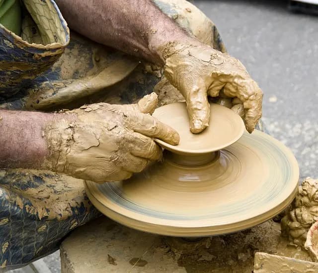 10 Essential Tips to Develop Your Artistic Skills Effectively